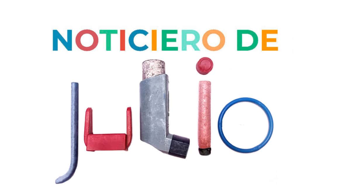 Aparece el texto «NOTICIERO PLÁSTICARIANO DE JULIO DE 2026», en el que la palabra «JULIO» está formada por objetos de distintos colores con forma de letras.
